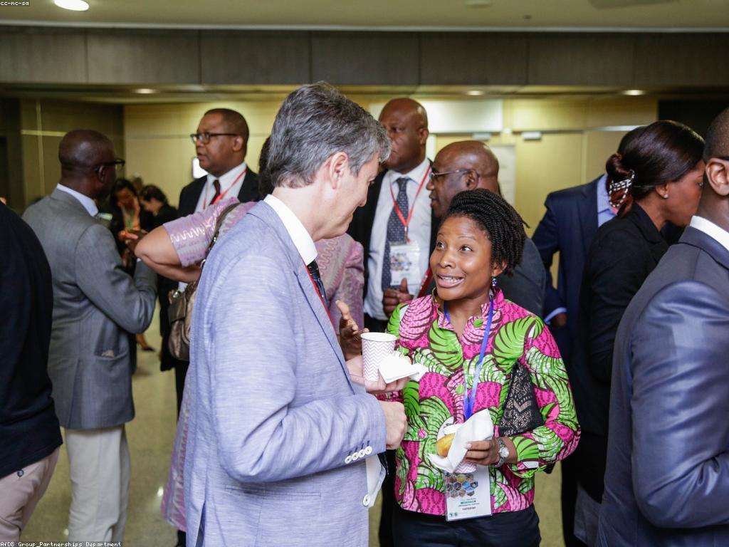 ឱកាសស៊ីសង: ការតភ្ជាប់ជាមួយអ្នកអាជីវកម្មដទៃ